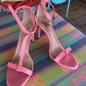 Pink Antonio Melani heels.  Barbie shoes! 8.5. Like New!